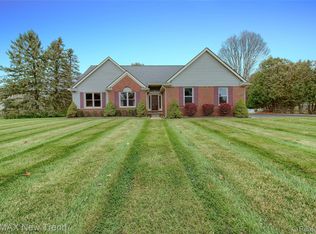 13461 Daleview Ct, South Lyon, MI