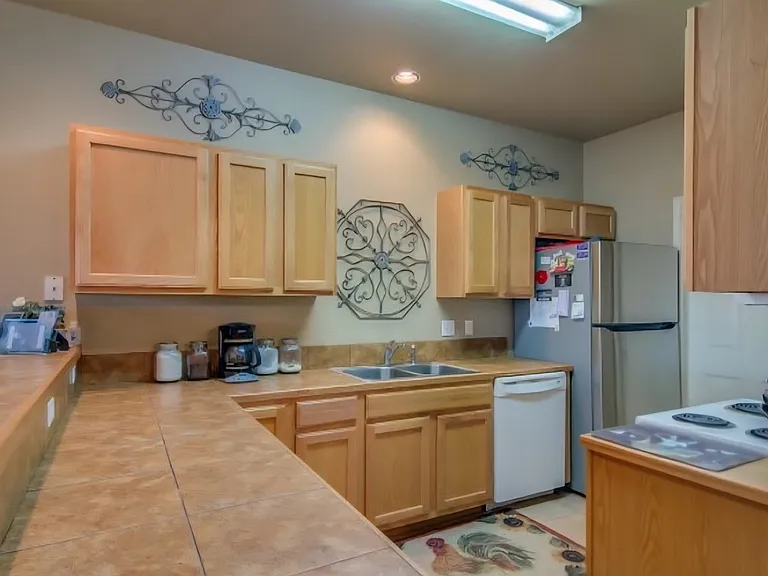 3046 Pine Valley Dr — Photo 3