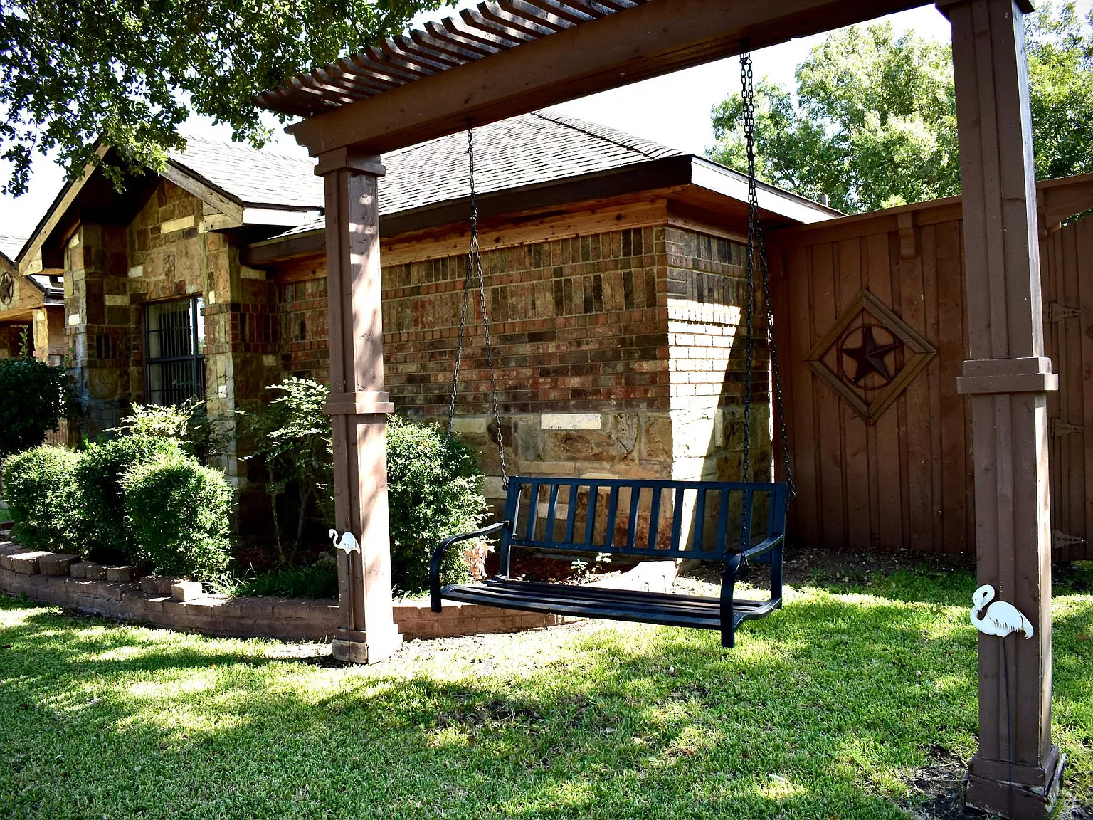 3 bed, 1752 sqft, $2,200 — Photo 3