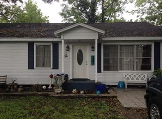 310 Bell St, West Columbia, TX 77486