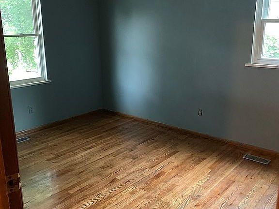 5th image of 2508 College Ln