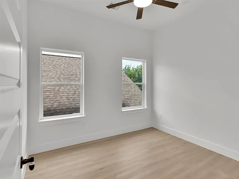 1311 E 33rd St #A — Photo 16