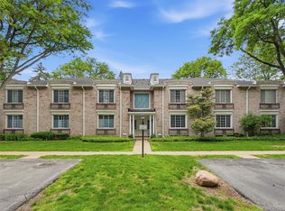 1735 Tiverton Rd Unit 10, Bloomfield Hills, MI 48304