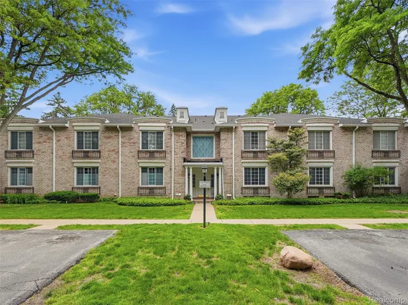 1735 Tiverton Rd Unit 10, Bloomfield Hills, MI 48304