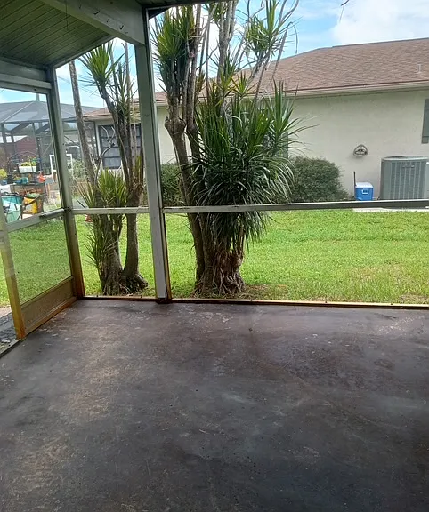 409 SE Jupiter Ter — Photo 11