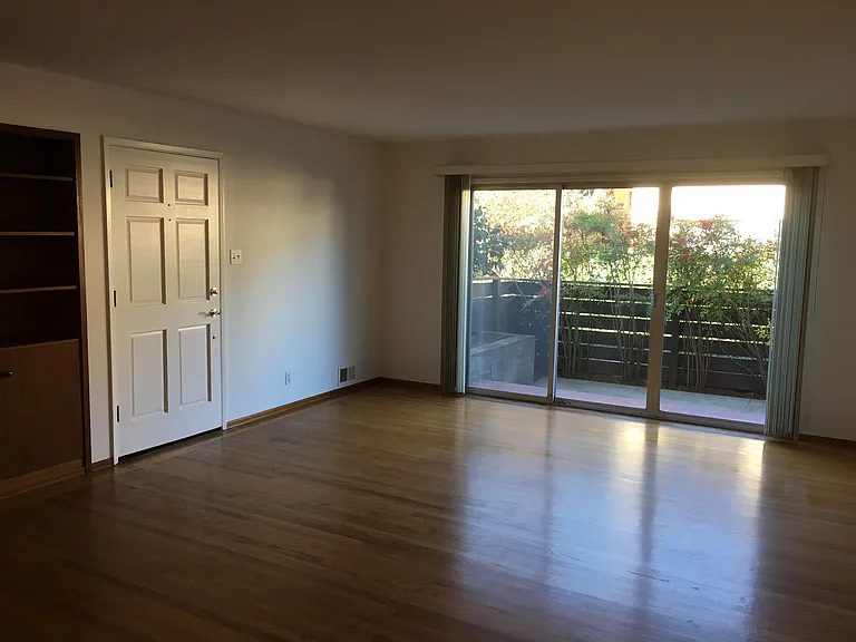 270 Waverley St #12 — Photo 5