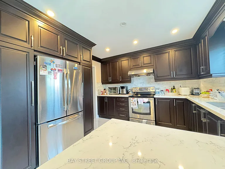33 Northolt Cres — Photo 14