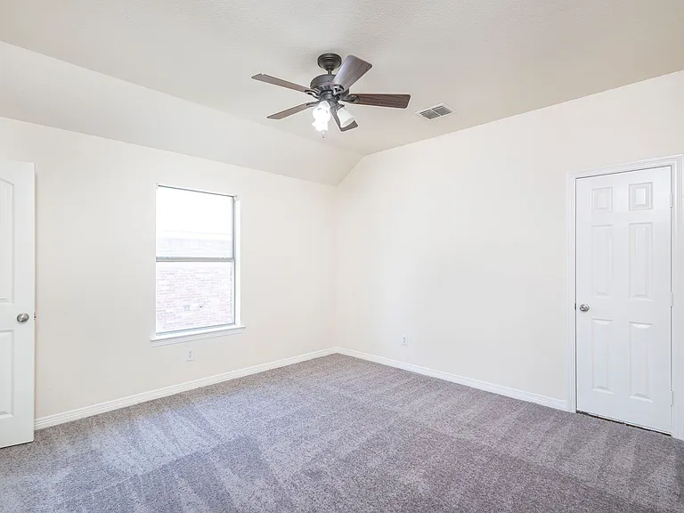 2905 Preston Ln — Photo 4