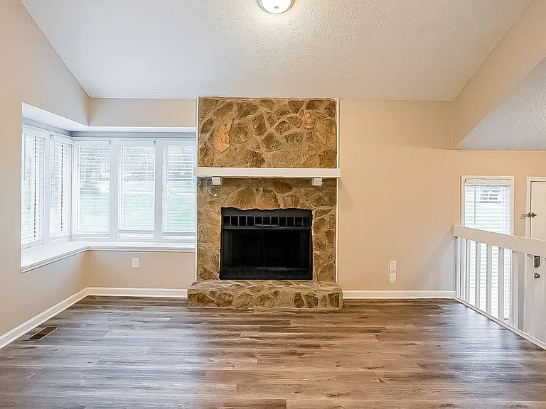 6826 Creekwood Dr — Photo 4