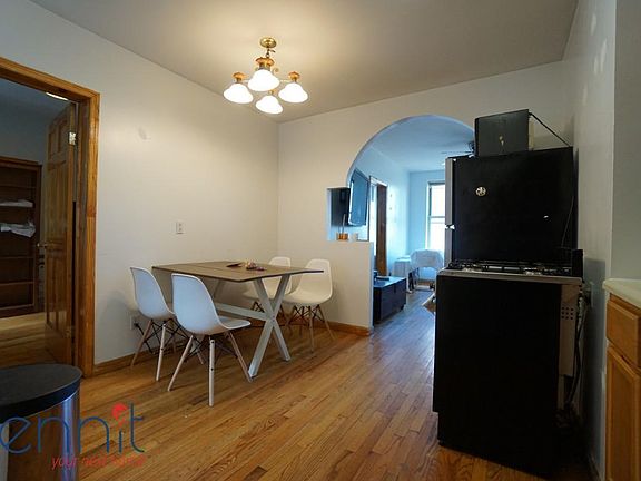 4th image of 370 Bedford Ave APT 6