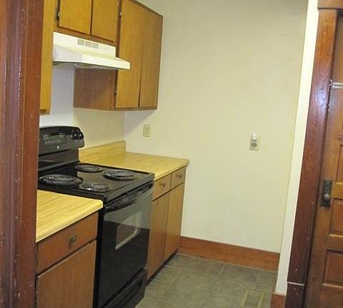 5th image of 208 S Plum St