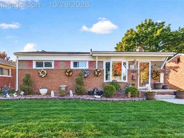 8394 Mayfair St, Taylor, MI 48180