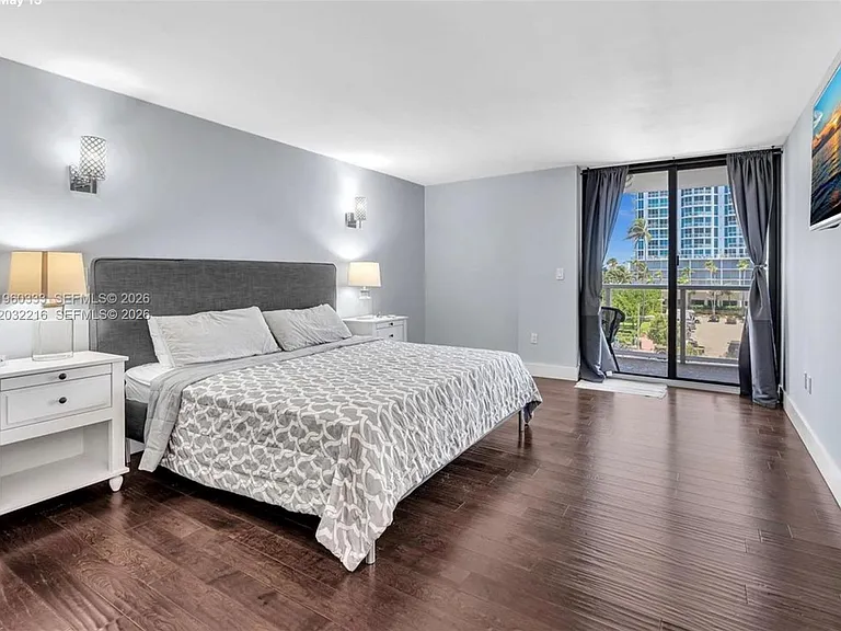 6423 Collins Ave #409 — Photo 28