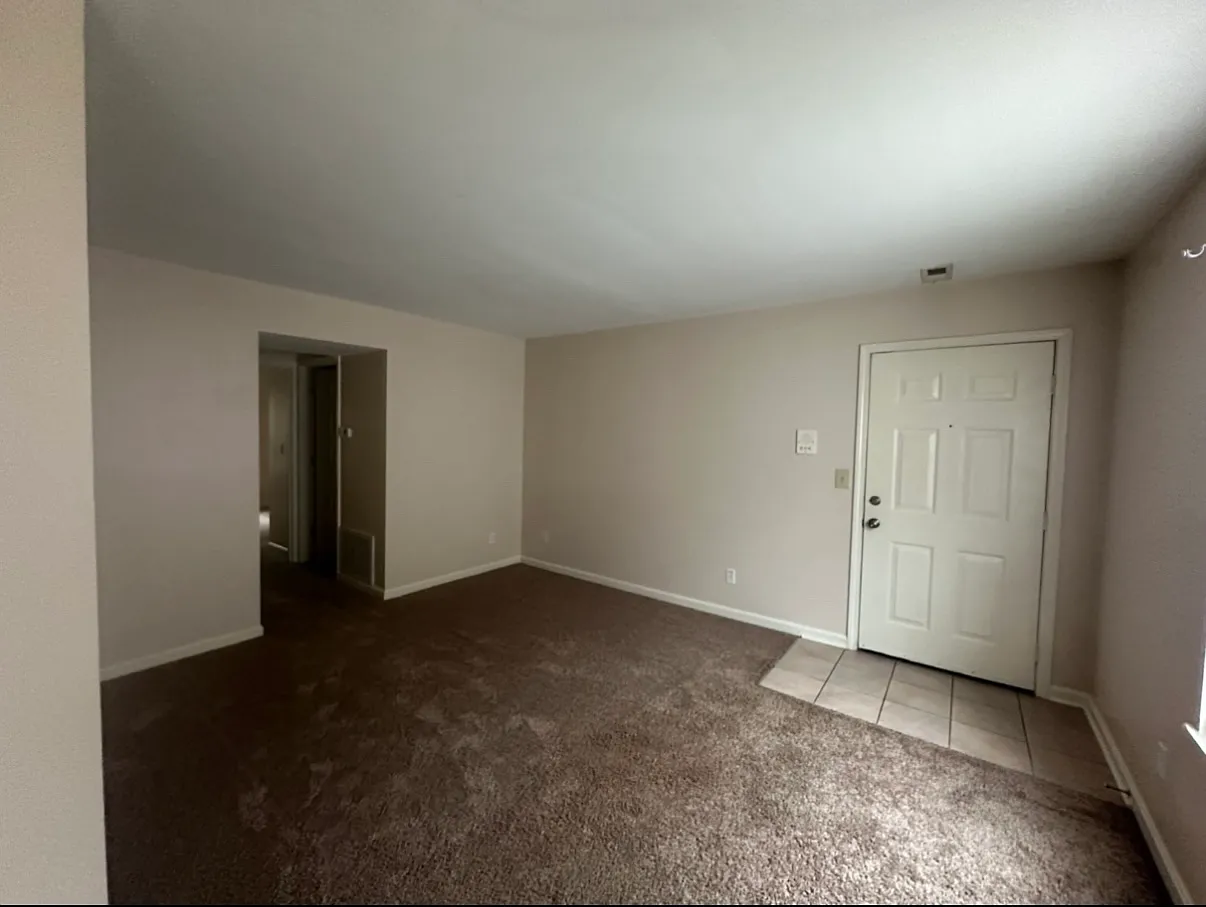 2 bed, 1000 sqft, $895 — Photo 3
