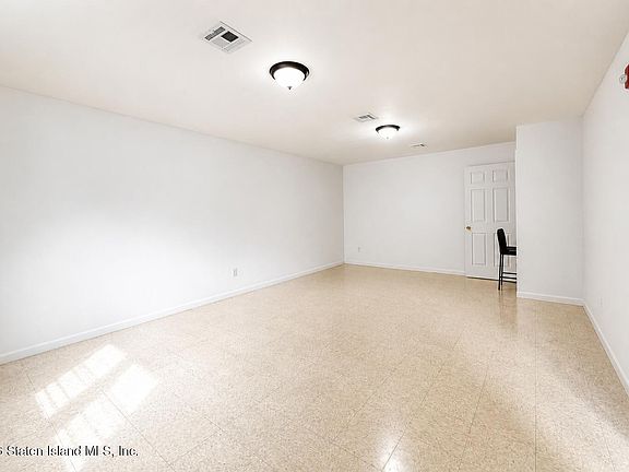 5th image of 472 Netherland Ave