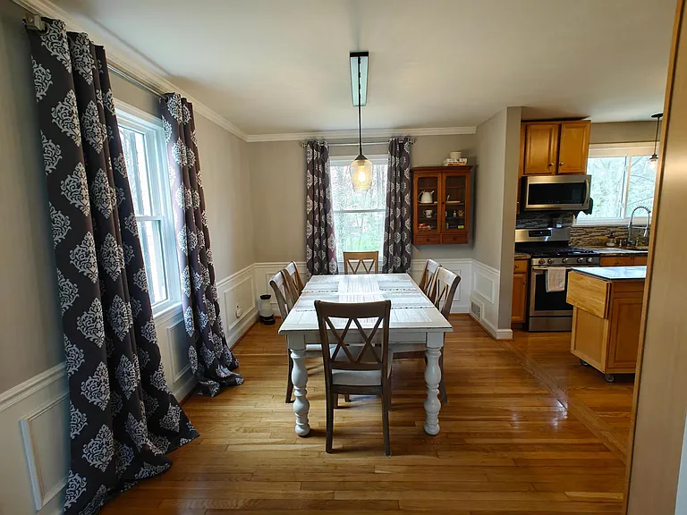 Dining room.