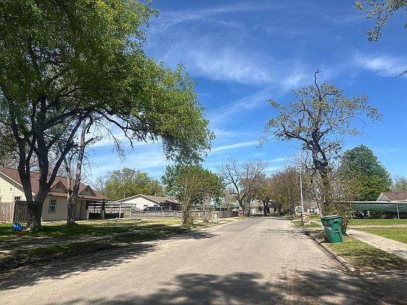 4th image of 1405 Richard Ave