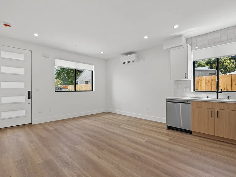 5839 Kester Ave — Photo 2
