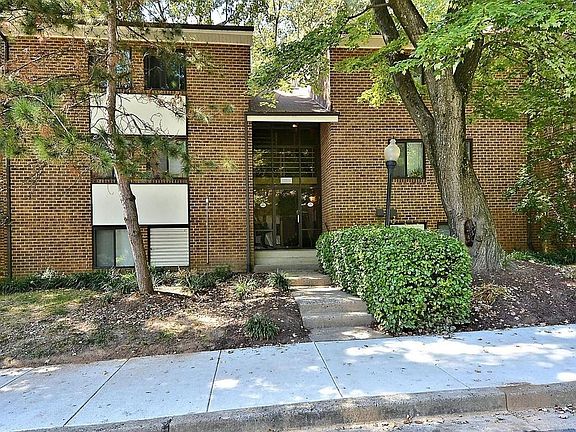 4th image of 1522 Northgate Sq APT 11B