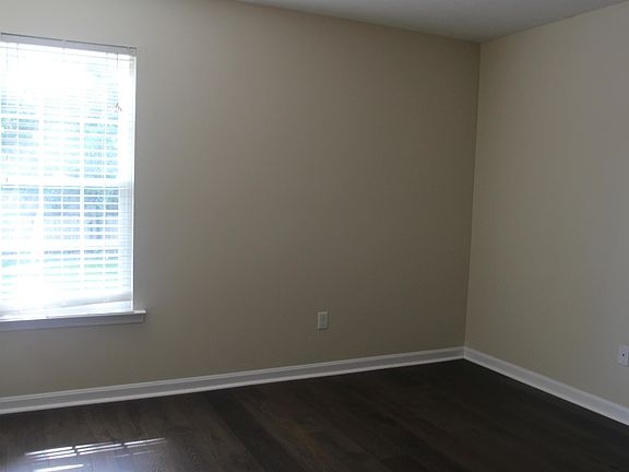 5th image of 130 Laurelwood Ct