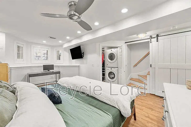 2 bed, 2.0 bath, 880 sqft, $2,700 — Photo 3