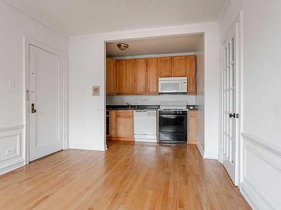 4th image of 4545 N Beacon St #211