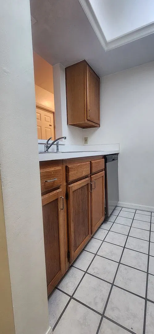 2/2 townhome in Rockwood Villas — Photo 3