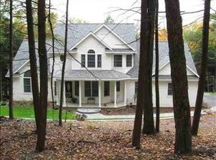 27 Magnolia Dr, Averill Park, NY 12018