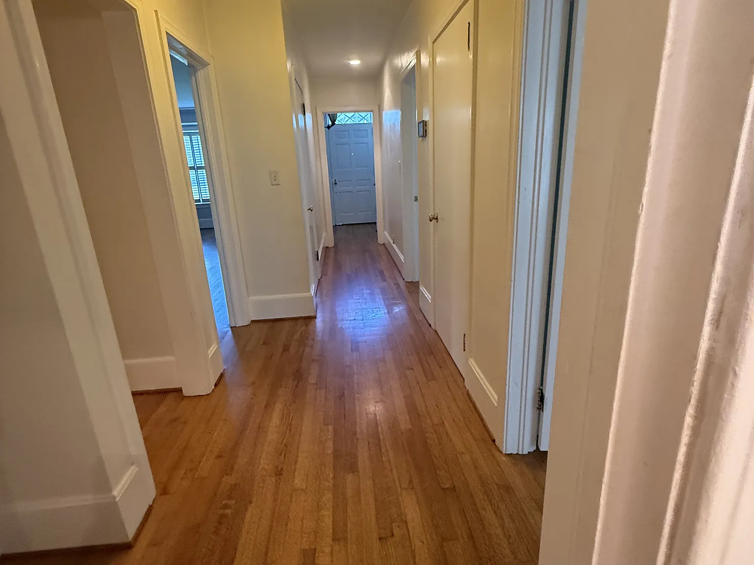 2114 Glendale Gdns — Photo 4