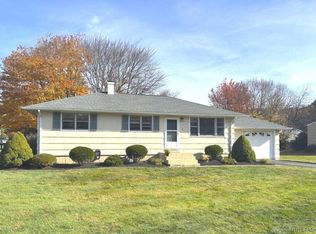 3 Whitney Ln, West Haven, CT 06516
