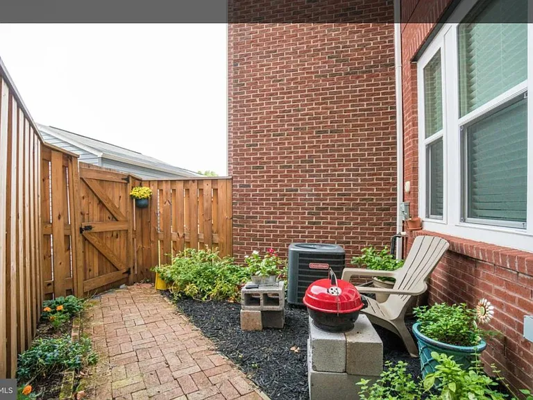 9320 Fairview Ave — Photo 19