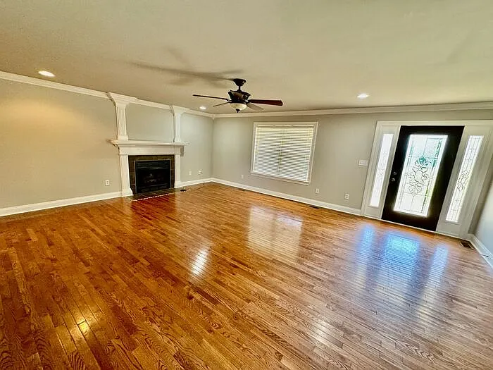 3 bed, 2.0 bath, 1947 sqft, $1,995 — Photo 3