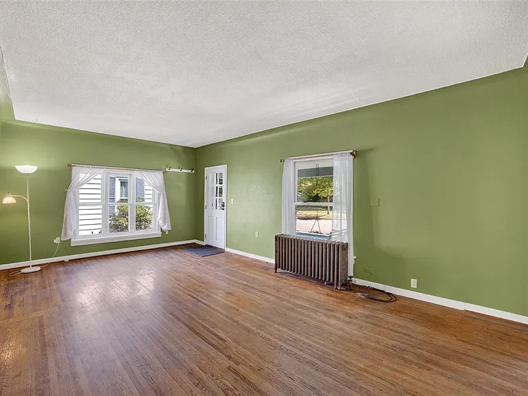 520 Wachtel Ave — Photo 5