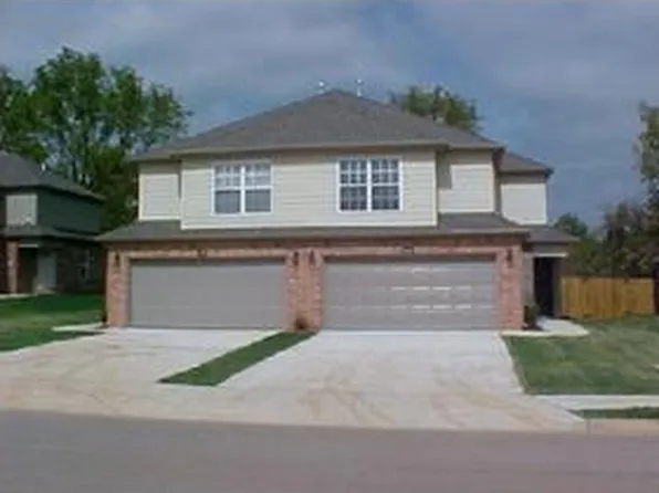 830 Oakwood Ct, Centerton, AR