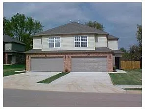 824 Oakwood Ct Photo 1