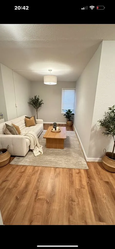 2 bed, 1100 sqft, $1,300 — Photo 2