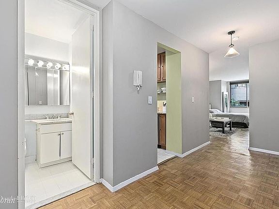 3rd image of 350 W 50th St APT 3M