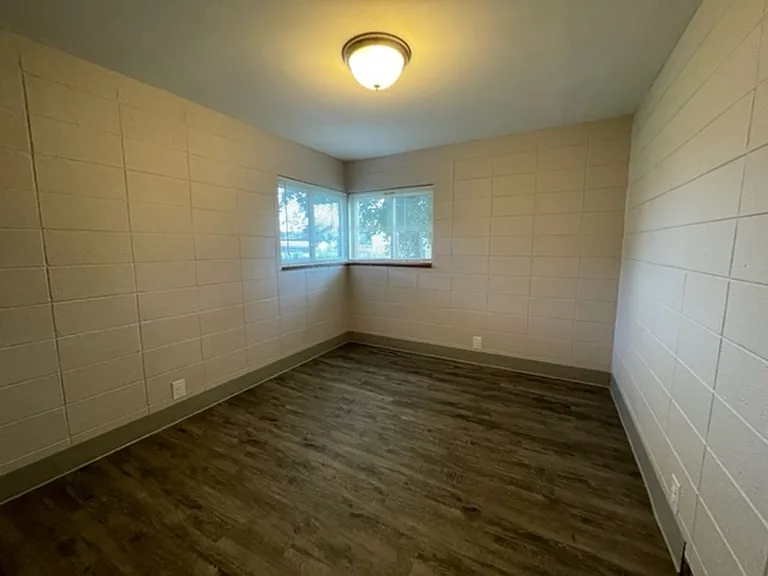 Apartment off 28th and Clyde Park Available — Photo 27