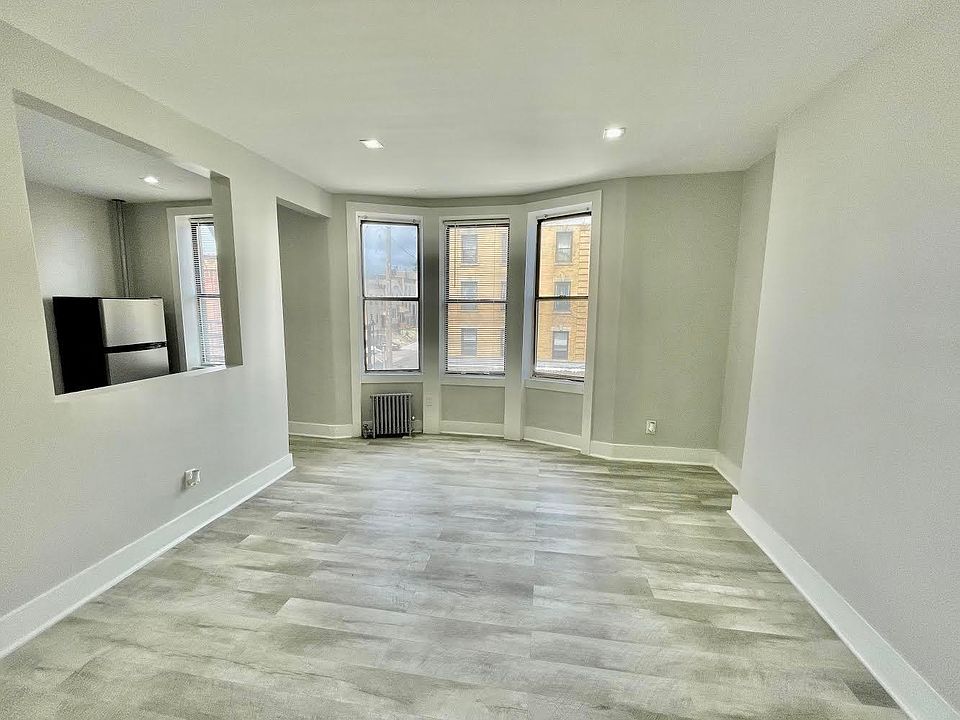 2nd image of 520 Central Ave