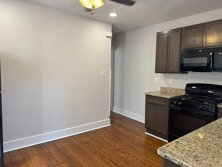 1320-1322 Chelsea Ave — Photo 14