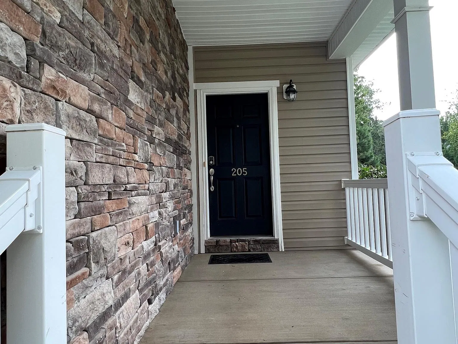 3 bed, 1850 sqft, $2,350 — Photo 3