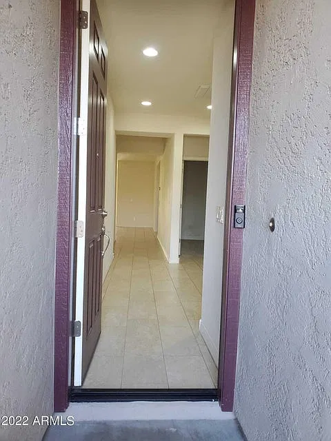 3 bed, 1898 sqft, $2,345 — Photo 3