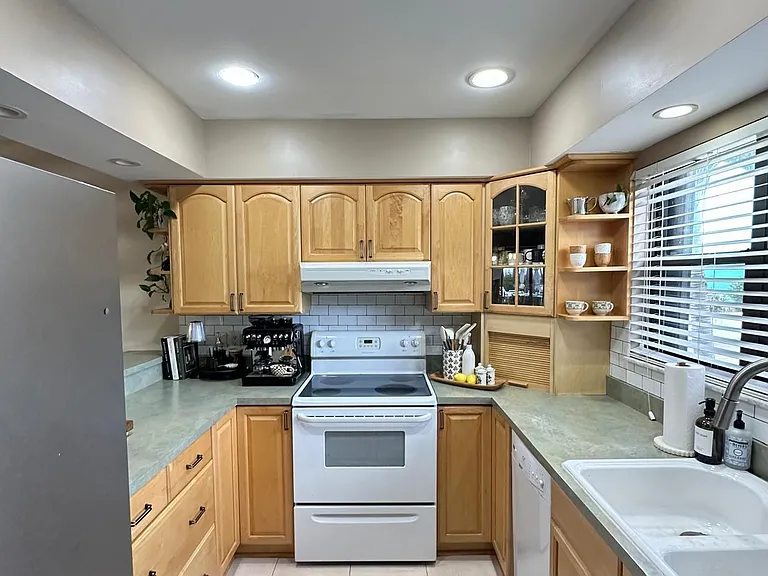 13509 S Indian River Dr #406 — Photo 2