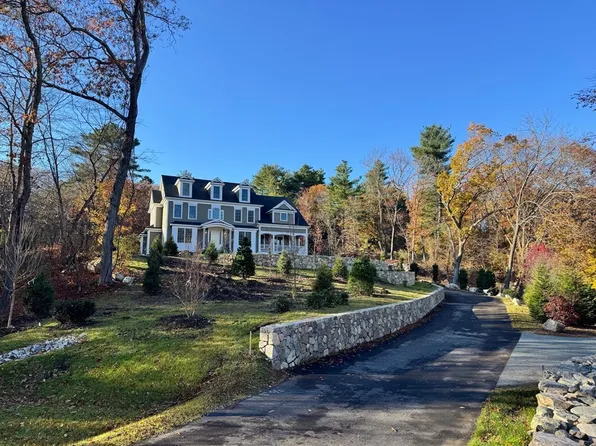 35 Shuttleworth Pl, Dedham, MA 02026