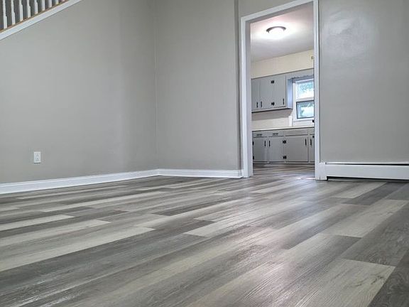 5th image of 161 Johnson St