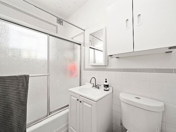 5th image of 1924 S 61st Ave