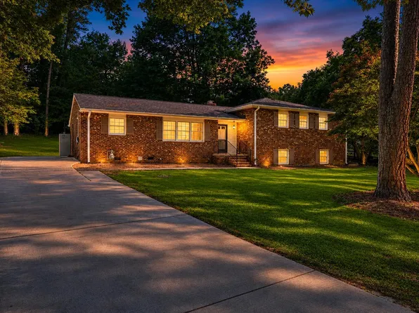 3726 Swift Dr, Raleigh, NC 27606