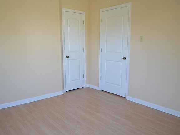 3rd image of 2807 Dayton St