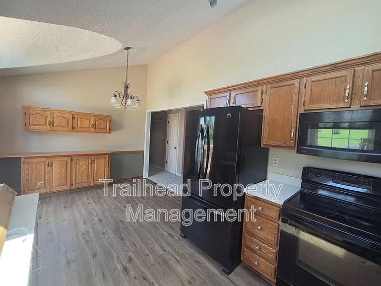 607 SE Steeple Ln — Photo 6