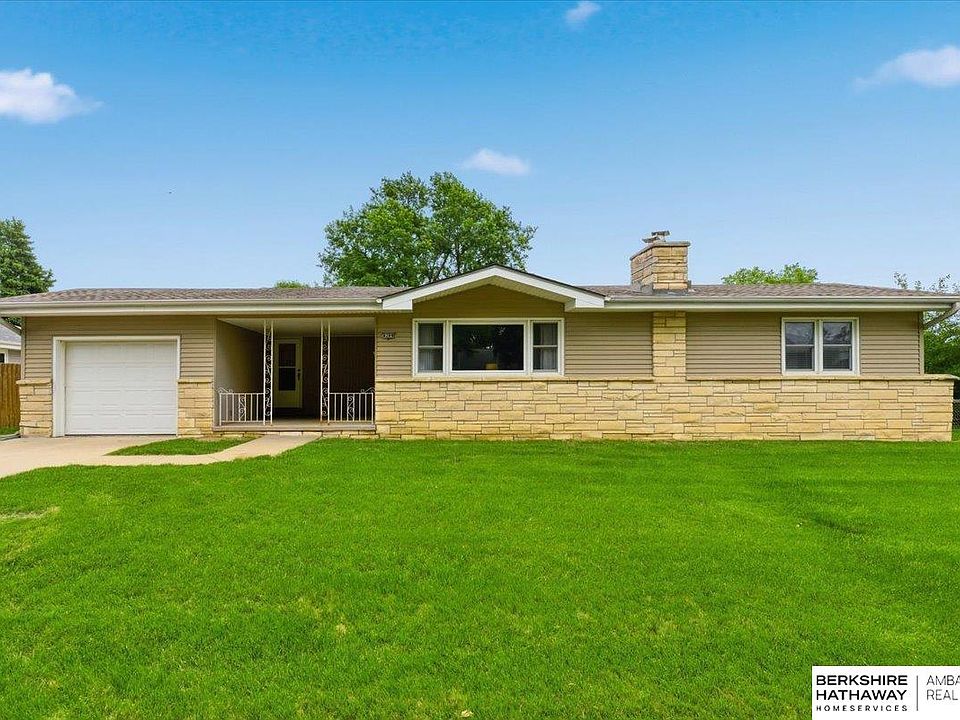 1st image of 8209 S 40th St